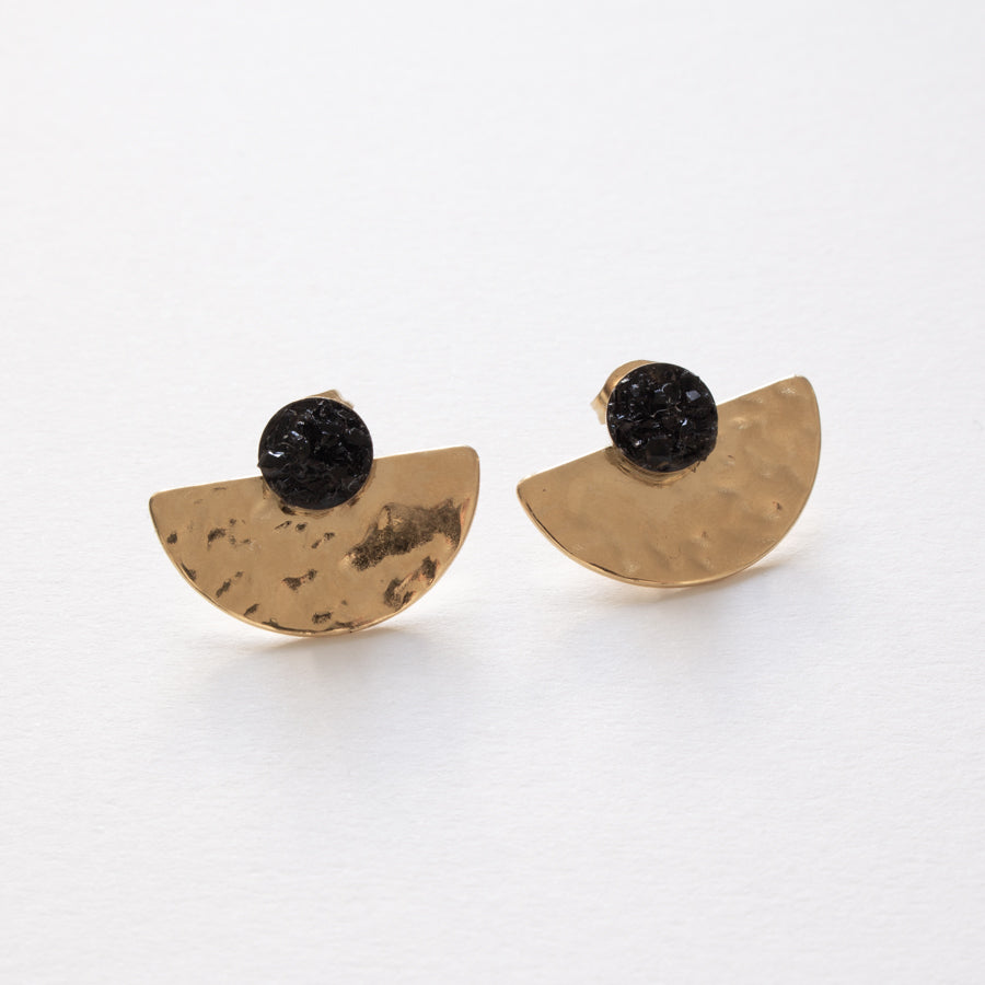 Boucles d’oreilles demi-lune dorées & pierre noire