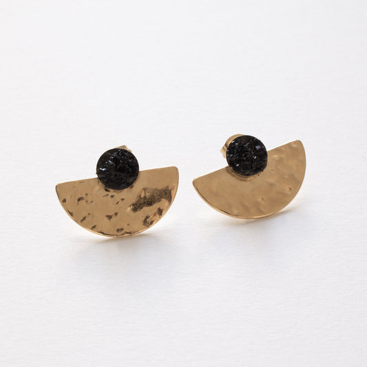 Boucles d’oreilles demi-lune dorées & pierre noire