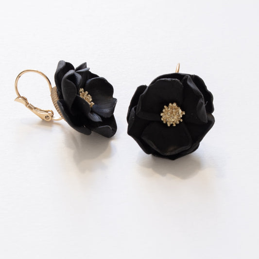 Boucles d’oreilles fleurs noires