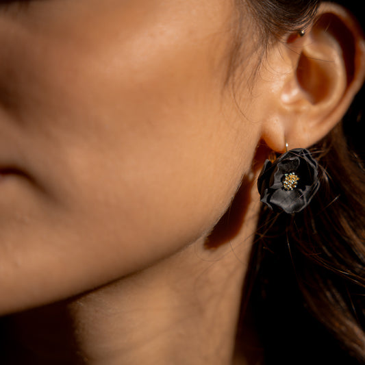 Boucles d’oreilles fleurs noires
