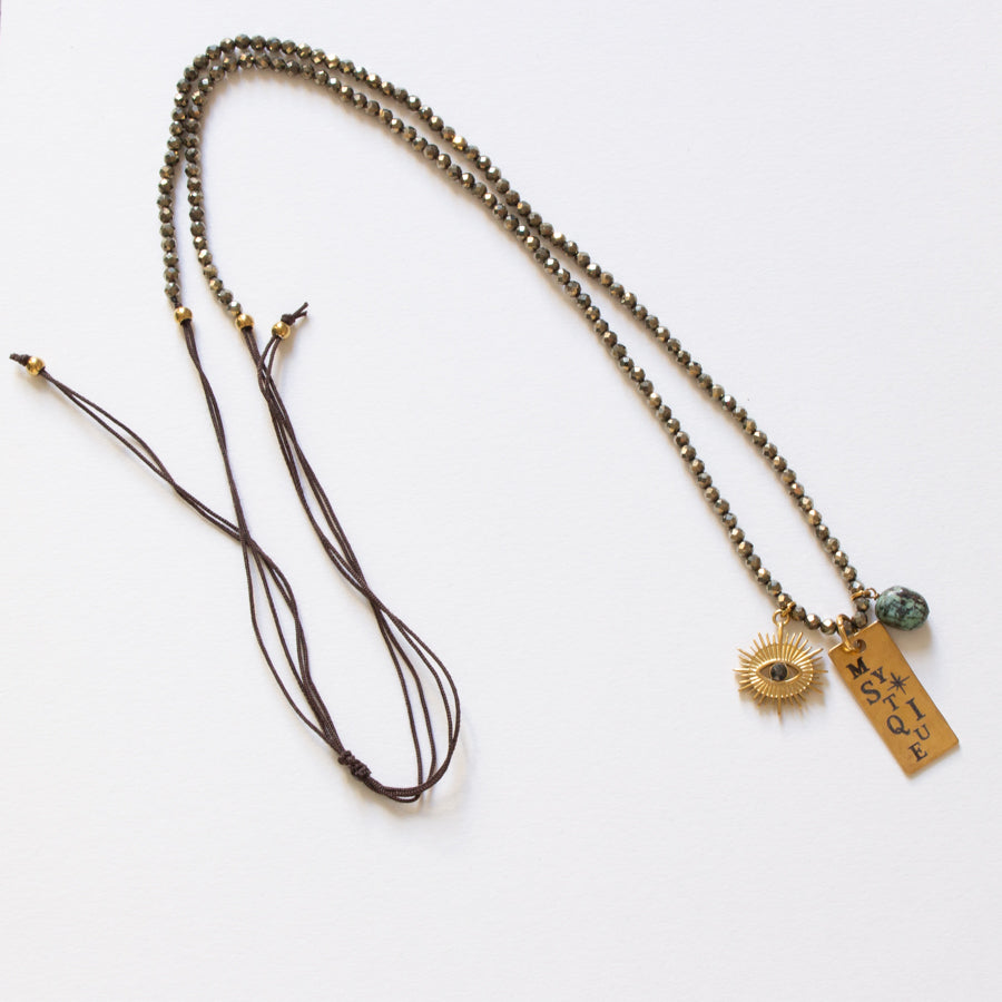 Sautoir Mystique – hématite dorée, turquoise & pendentifs