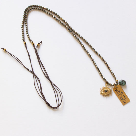 Sautoir Mystique – hématite dorée, turquoise & pendentifs