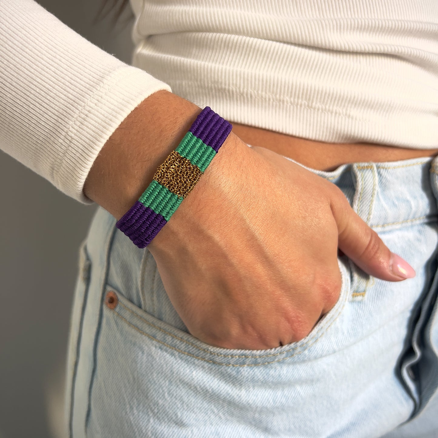 Bracelet tissé violet & vert – Chaîne acier inoxydable dorée