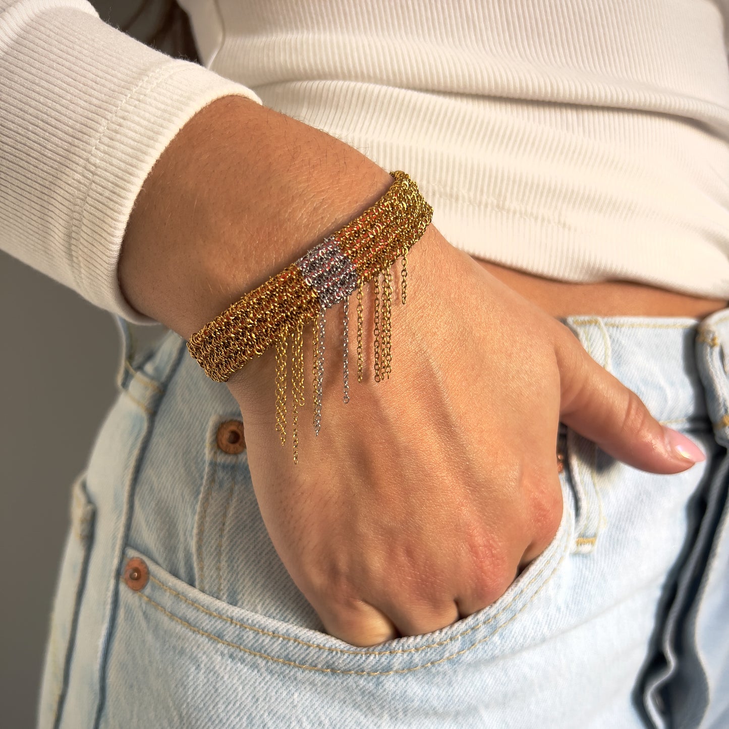 Bracelet tissé corail et chaine or et agent