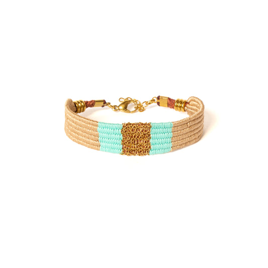 Bracelet tissé sable & turquoise – Chaîne acier inoxydable dorée